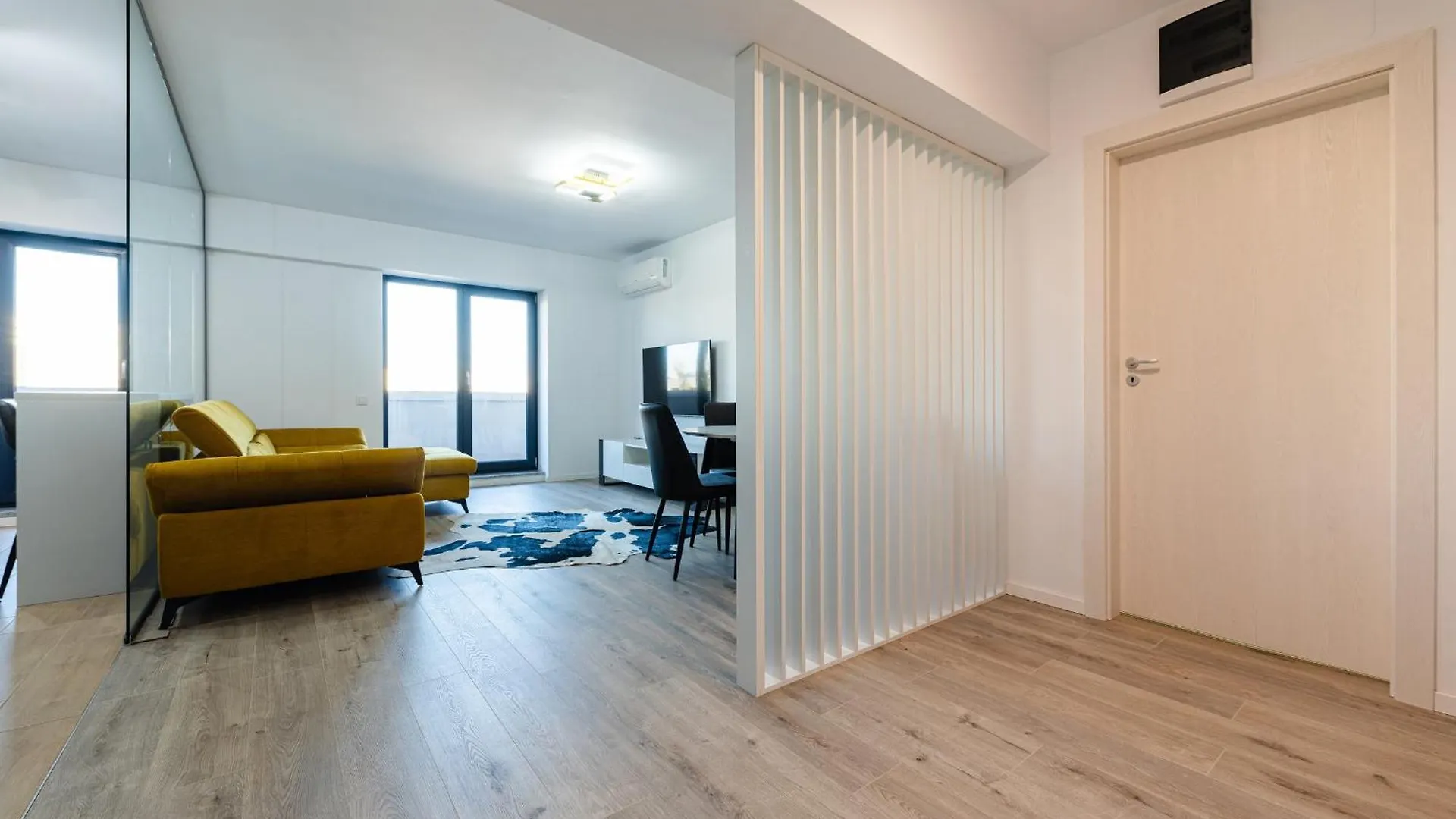 Vanda - Park-View Apartment With Private Balcony Bucureşti
