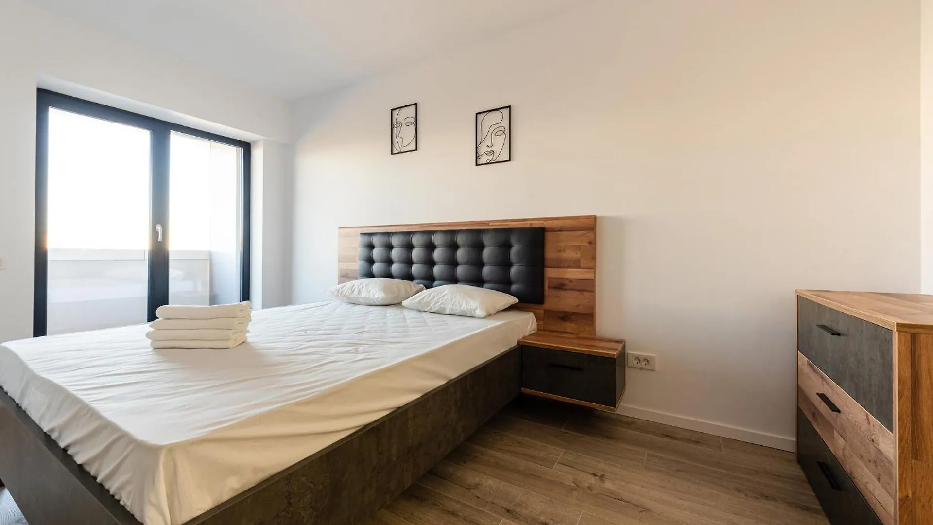 Vanda - Park-View Apartment With Private Balcony Bucureşti