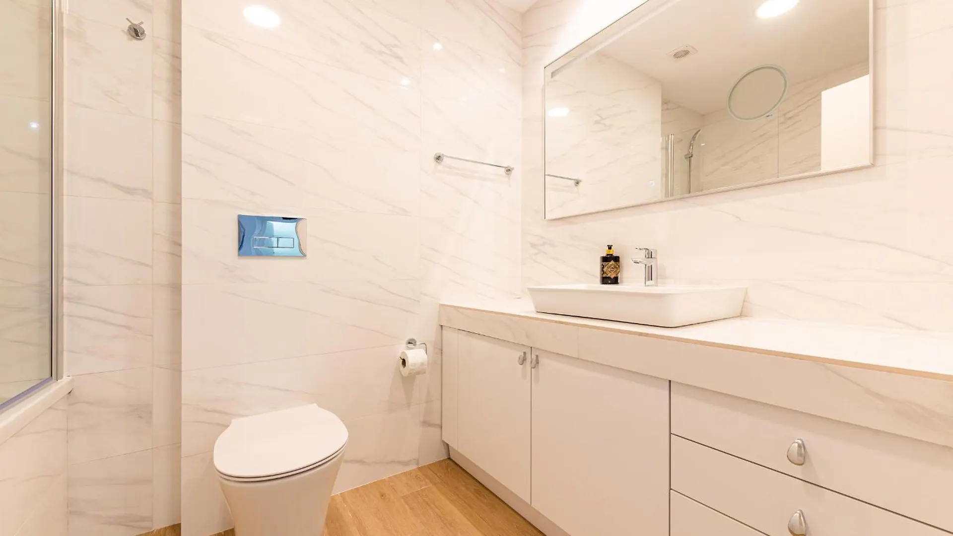 Vanda - Park-View Apartment With Private Balcony 布加勒斯特 0*,  罗马尼亚